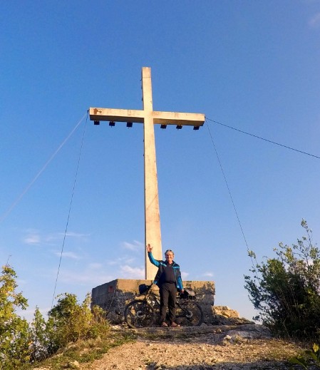 La croce su Monte Soratte a porotezione di Sant'Oreste